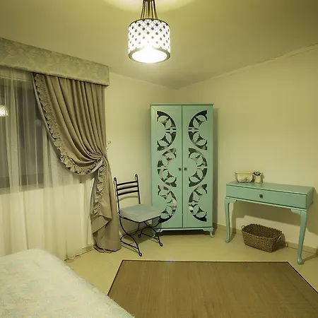 Pera Villa *